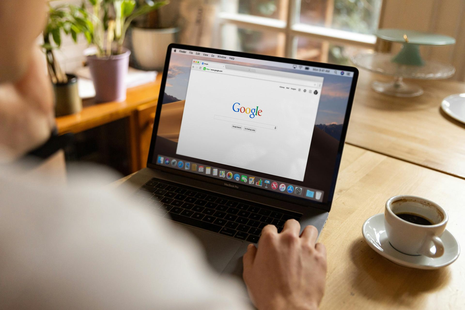 Featured image for blog post: Per què la teva pàgina web no apareix a Google i com solucionar-ho